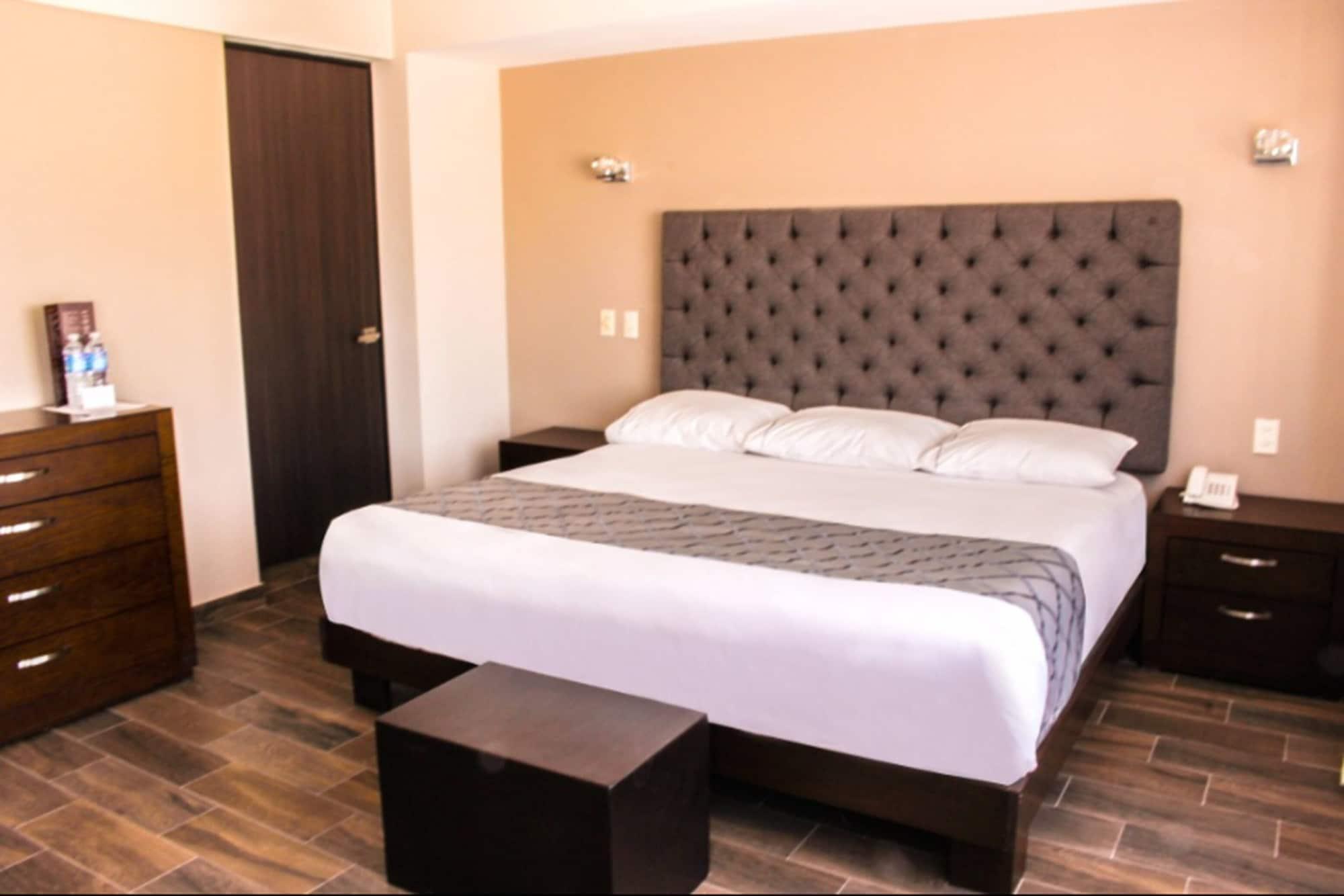 Hotel Senorial Platino León de los Aldamas Extérieur photo