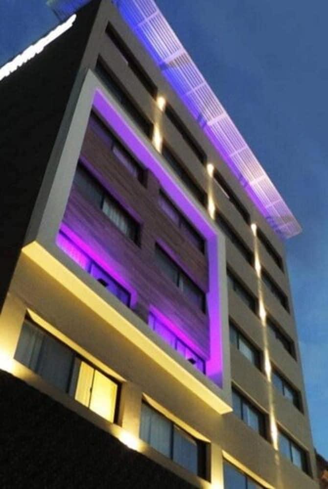Hotel Senorial Platino León de los Aldamas Extérieur photo